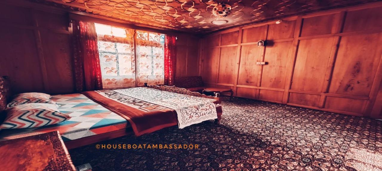 Hotel Houseboat Ambassador Srīnagar Exteriér fotografie